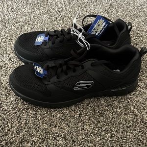 Men’s Sketchers Black Athletic Shoe. 11 Wide. Light Weight Memory Foam.
